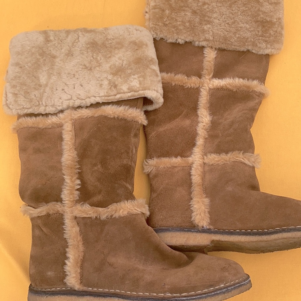 Women’ brown suede and fleece winter boots. Size 91/2